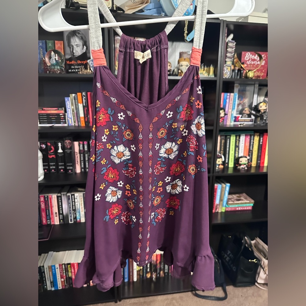 Size small, brand rewind summer tank top. Worn a few times in oerfect condition